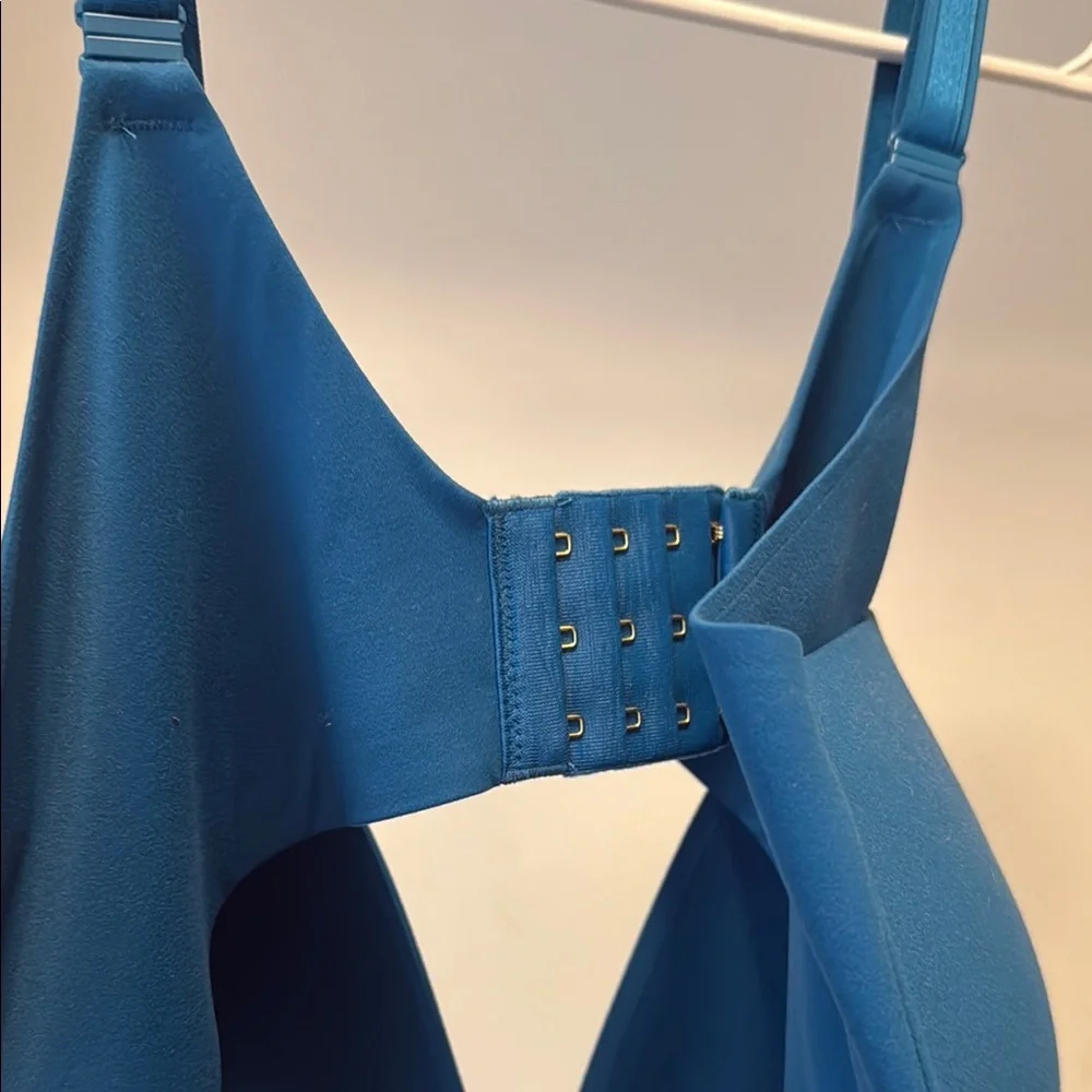 Teal Victoria secret bra push up with side smoothing - Picture 3 of 3